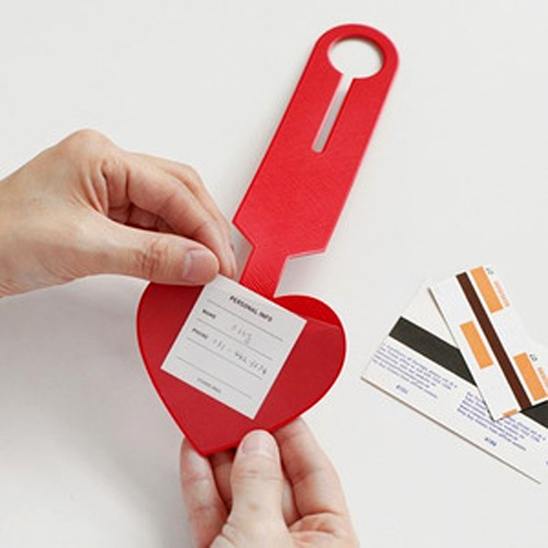 Z prostymi serduszkami kształt – Luggage Tag Leather recenzja i cena